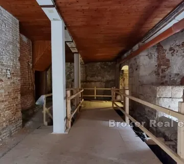 Poslovni prostor u srcu Dioklecijanove palače - Grad, Split grad