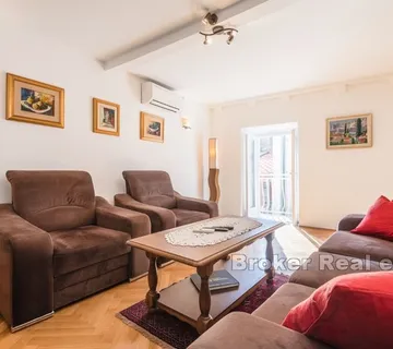 Kamena kuća u staroj jezgri grada - Dubrovnik, Dubrovnik