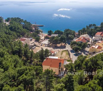 Samostojeća kuća sa 20 soba i restoranom - Makarska