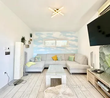 Moderan dvosoban stan s bazenom - Žedno, Trogir