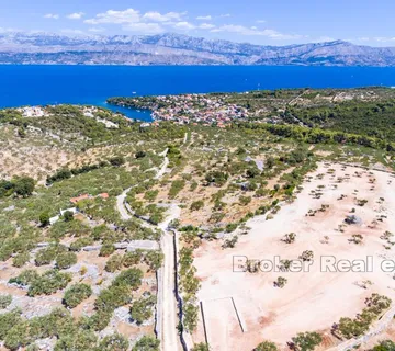 Zemljište s pogledom na more i obalu - Brač, Brač