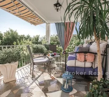 Apartmanska kuća sa dodatnim građevinskim zemljištem - Makarska