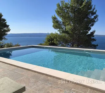 Moderna vila s bazenom i pogledom na more - Omiš