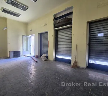 Atraktivno pozicionirani poslovni prostor za kompletnu renovaciju - Lučac-Manuš, Split city