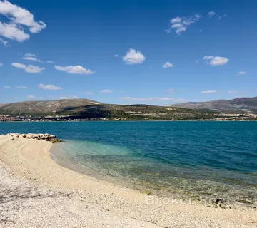 Zemljište s dva objekta, prvi red uz more - Žedno, Trogir