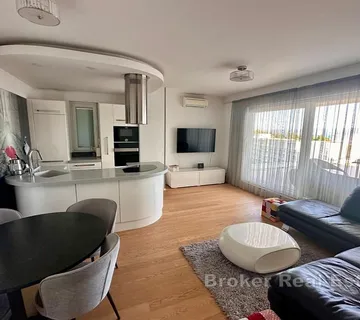 Penthouse u neposrednoj blizini mora - Split