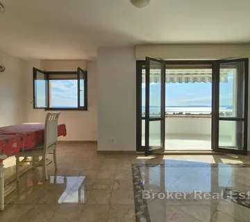 Prostrani dvosobni stan s pogledom na more - Meje, Split grad
