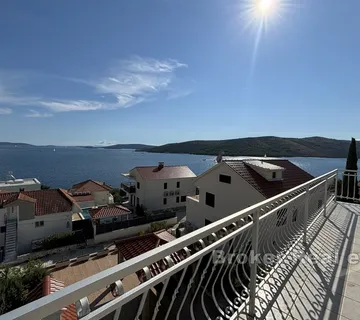 Prostrana kuća s pogledom na more - Trogir