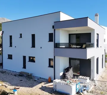 Novoizgrađena kuća s dva stana u blizini mora - Podstrana - Grljevac, Podstrana