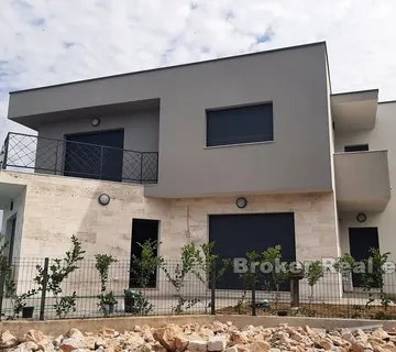 Novoizgrađena vila sa bazenom - Sibenik, Sibenik