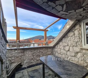 Autohtona dalmatinska kuća s pogledom na more - Žedno, Trogir
