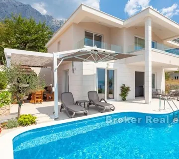 Vila sa bazenom i pogledom na more - Makarska