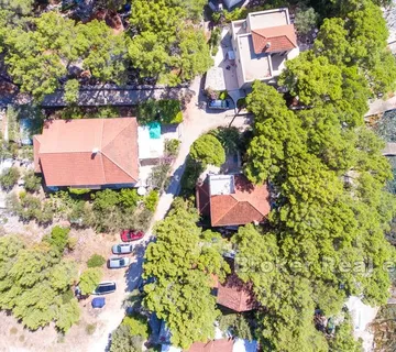 Kuća u drugom redu do mora - Brač, Brač