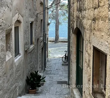 Kamena kuća u srcu stare jezgre grada Korčule - Korčula