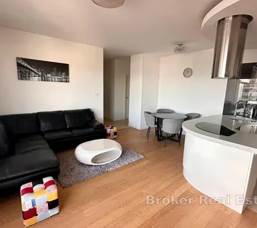 Moderan penthouse u neposrednoj blizini mora - Split