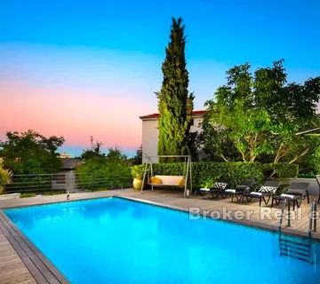 Moderna vila s bazenom - Rogoznica