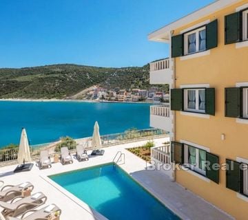 Apartmanska kuća s pogledom na more - cover