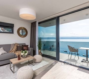 Atraktivan apartman s pogledom na more - cover