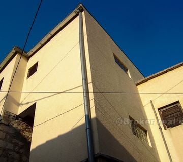 2 stana u obnovljenoj kamenoj kući, na prodaju - cover