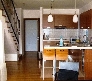 Prekrasna vila s bazenom i 3 prostrana apartmana - cover