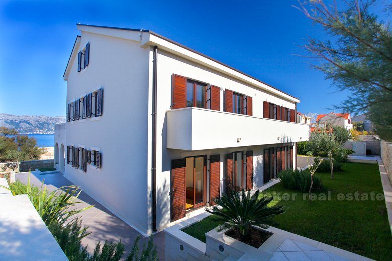 Villa smješten u lijepoj uvali, na prodaju - cover
