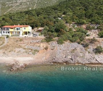 Apartmanska kuća prvi red do mora - cover