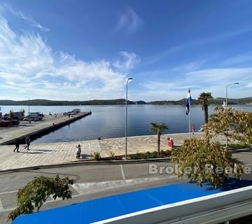 Luksuzan apartman u prvom redu do mora - cover