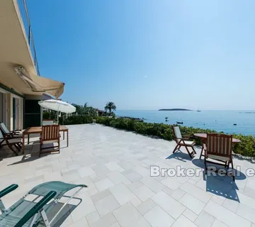 Prekrasna kuća u prvom redu uz more - cover