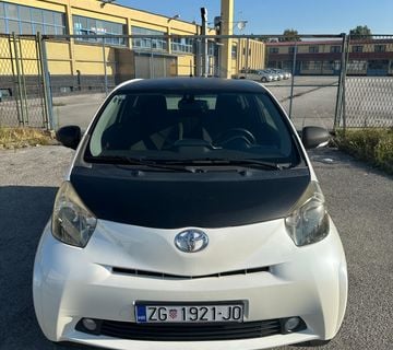 Toyota iQ 1,0 VVTi - cover