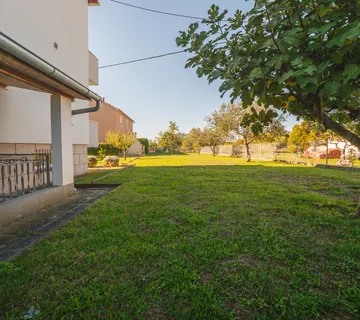 Hrvatska, Zadar, Briševo – Dvojnica s velikom okućnicom i dva stana, mirna lokacija, 1.216 m² - cover