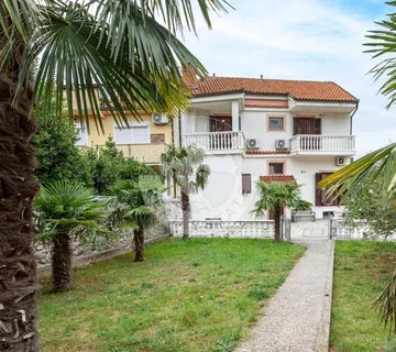 Crikvenica, Kuća 498 m2, tri Stana Apartmana jedan stan i dva poslovna prostora - cover