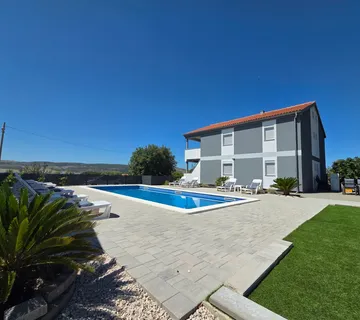 Seline, kuća sa bazenom, 4 apartmana u mirnom okruženju - cover