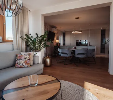 Hrvatska, Šibenik, Vodice (Tribunj) – penthouse stan s pogledom na more, 130 m² površine, dvije terase, moderna arhitektura