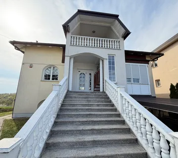 Zagreb, Dubrava-Novoselec, Kuća s dva stana 358 m2, na parceli  od  911 m2 - cover