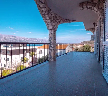 Hrvatska, Zadar, Vinjerac – stan s pogledom na more u Vinjercu na prodaju, 1 spavaća soba, balkon, parkirno mjesto - cover