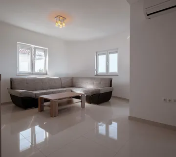 Hrvatska, Zadar, Sveti Petar na Moru, Apartmanska kuća u prvom redu do mora na prodaju – 3 apartmana - cover