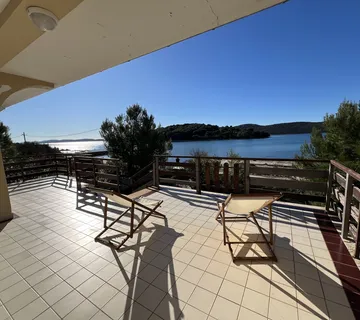 Kuća Prvi Red Do Mora, Izvrsna Prilika! Brgulje - Molat - Brgulje, Zadar