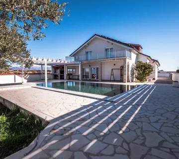 Hrvatska, Zadar, Vrsi - Prostrana moderna kuća s bazenom, kaminom i garažom, 152 m² stambena površina - Grbe, Nin