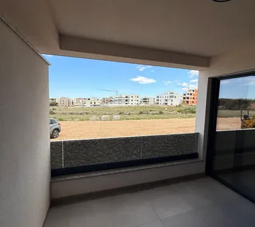 Jednosobni Stan S Natkrivenom Terasom, 350 M Od Mora, Povljana - Pag