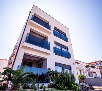 Hrvatska, Zadar, Vir, 4 apartmana, visokokvalitetna i održavana, potpuno opremljena i namještena, investicijska nekretnina blizu mora