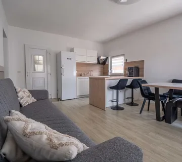 Hrvatska, Zadar, Vrsi, Kuća 140m², s garažom i odvojenim stanom - cover