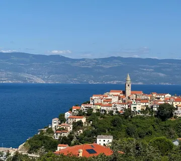 Hrvatska, Vrbnik, Građevinsko zemljište 845 m2, POGLED NA MORE