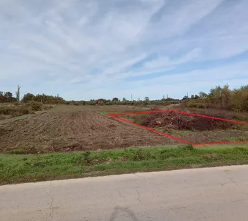 Zadar, Zemunik Donji, građevinsko zemljište, 420 m2, idealno za obiteljsku kuću s 2 stambene jedinice