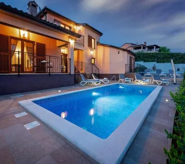 Poreč, Jasenovica– moderna vila s bazenom u prirodnum ambijentu- na 744 m² zemljišta - Jasenovica, Poreč