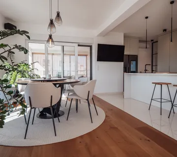 Hrvatska, Šibenik, Vodice (Tribunj) – moderan stan na 1. katu s 4 spavaće sobe, 2 terase i 3 parkirna mjesta, 137,91 m²