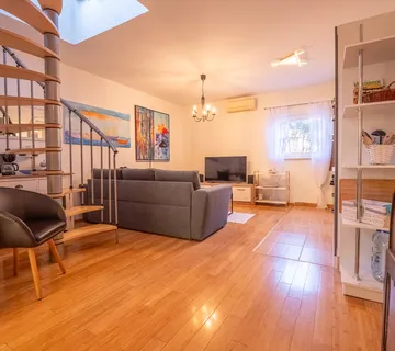 Hrvatska, Zadar, Vir – SNIŽENO !! Dvostambena kuća s dvije odvojene stambene jedinice, 106 m²