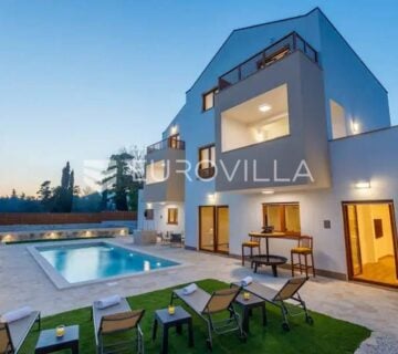 Okolica Splita, Kaštela, prekrasna vila s bazenom 40m od mora - cover