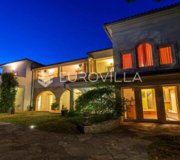 Rakalj, predivna, prostrana villa s bazenom i velikom okućnicom, NKP 452 m2 - cover