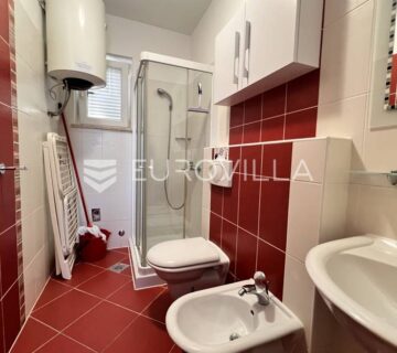 Istra, Medulin - kuća sa dva apartmana s pogledom na more, NKP 126.30 m2 200 m od mora - cover