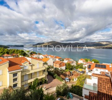 Trogir, Okrug Gornji, prekrasna vila s pogledom na more - cover